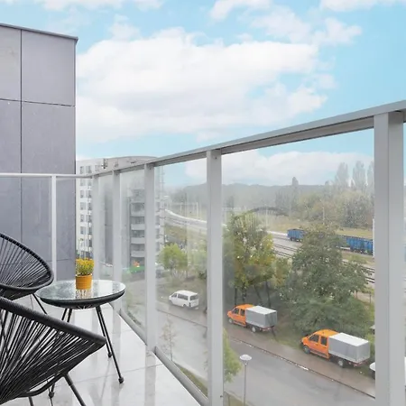 Apartmán Przystan Letnica With Balcony & Parking By Renters